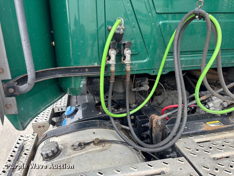 image for item FG1050 2016 Mack CXU613 semi truck