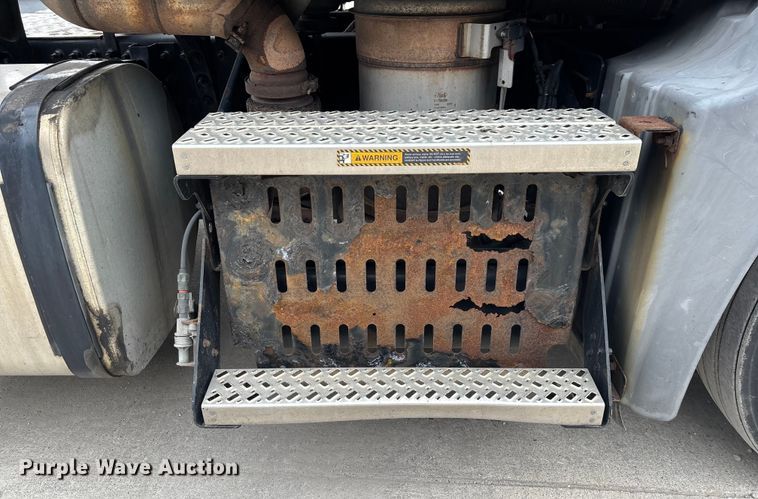 image for item FG1050 2016 Mack CXU613 semi truck