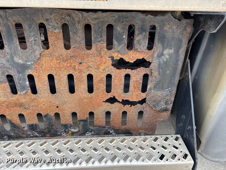 image for item FG1050 2016 Mack CXU613 semi truck