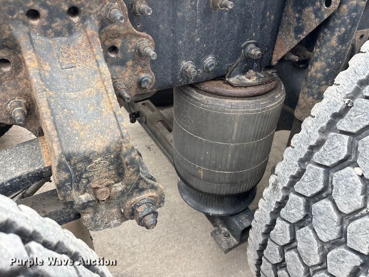 image for item FG1050 2016 Mack CXU613 semi truck