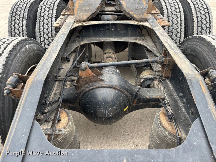 image for item FG1050 2016 Mack CXU613 semi truck