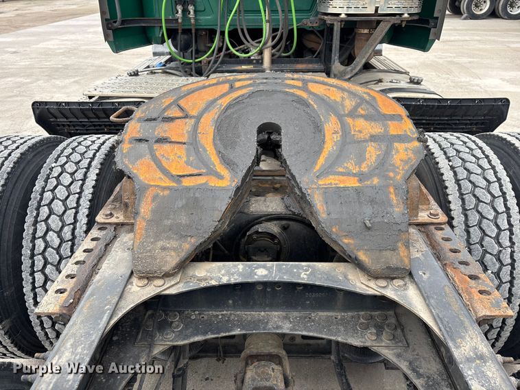 image for item FG1050 2016 Mack CXU613 semi truck