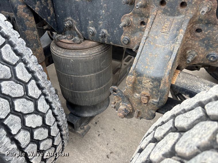 image for item FG1050 2016 Mack CXU613 semi truck