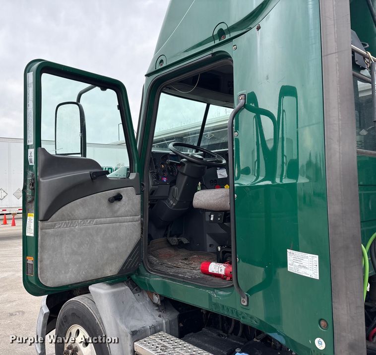 image for item FG1050 2016 Mack CXU613 semi truck