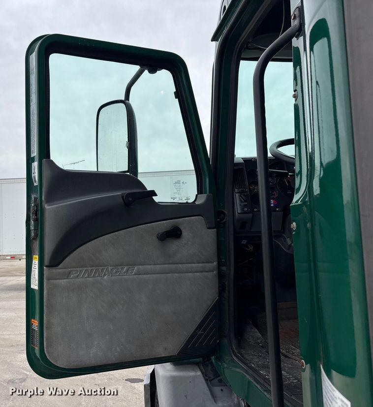 image for item FG1050 2016 Mack CXU613 semi truck