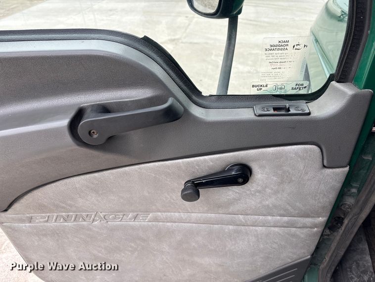 image for item FG1050 2016 Mack CXU613 semi truck