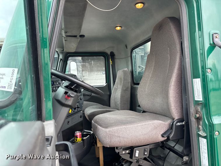 image for item FG1050 2016 Mack CXU613 semi truck