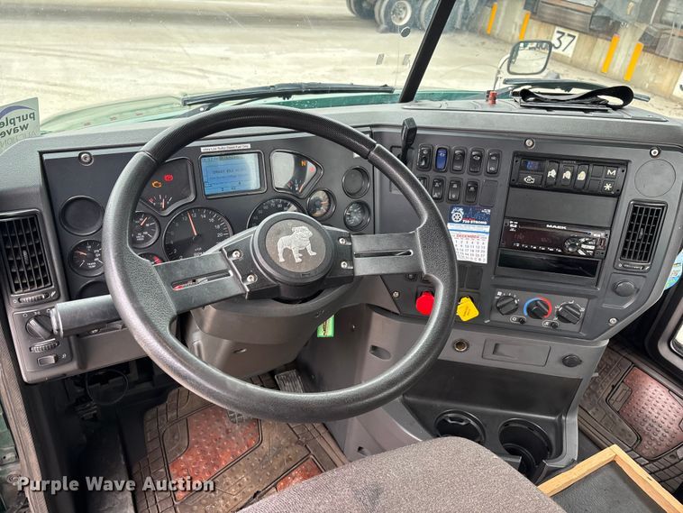 image for item FG1050 2016 Mack CXU613 semi truck