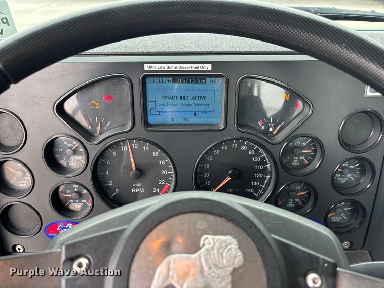 image for item FG1050 2016 Mack CXU613 semi truck