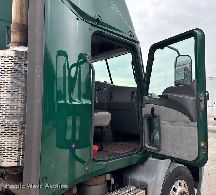 image for item FG1050 2016 Mack CXU613 semi truck