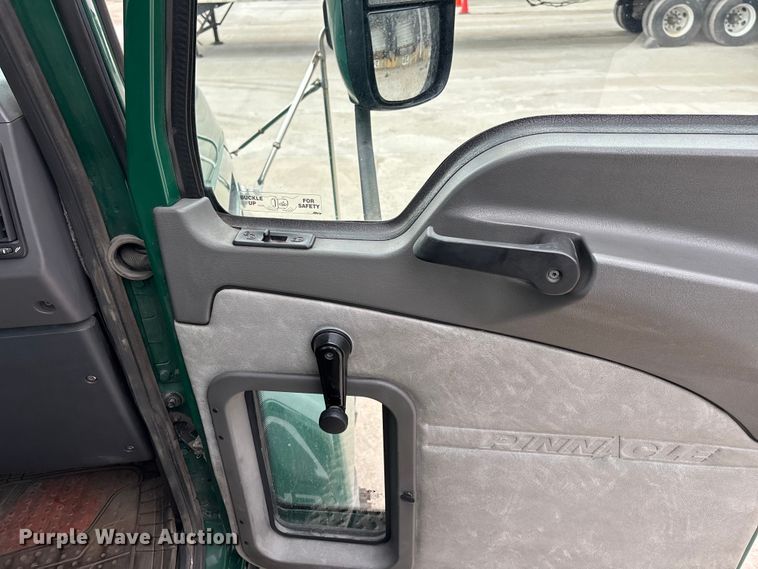 image for item FG1050 2016 Mack CXU613 semi truck