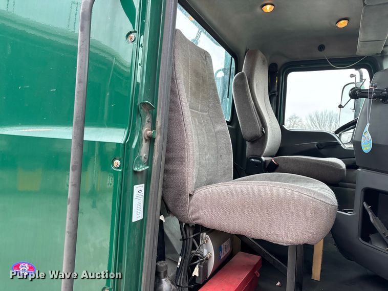 image for item FG1050 2016 Mack CXU613 semi truck