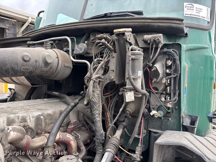 image for item FG1050 2016 Mack CXU613 semi truck