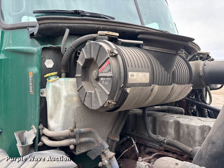 image for item FG1050 2016 Mack CXU613 semi truck