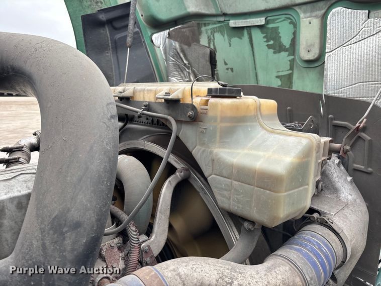 image for item FG1050 2016 Mack CXU613 semi truck