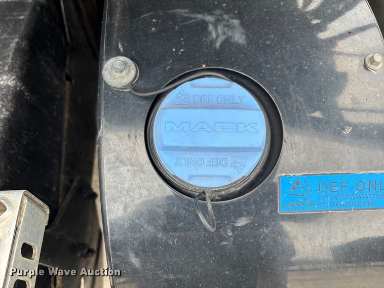 image for item FG1050 2016 Mack CXU613 semi truck