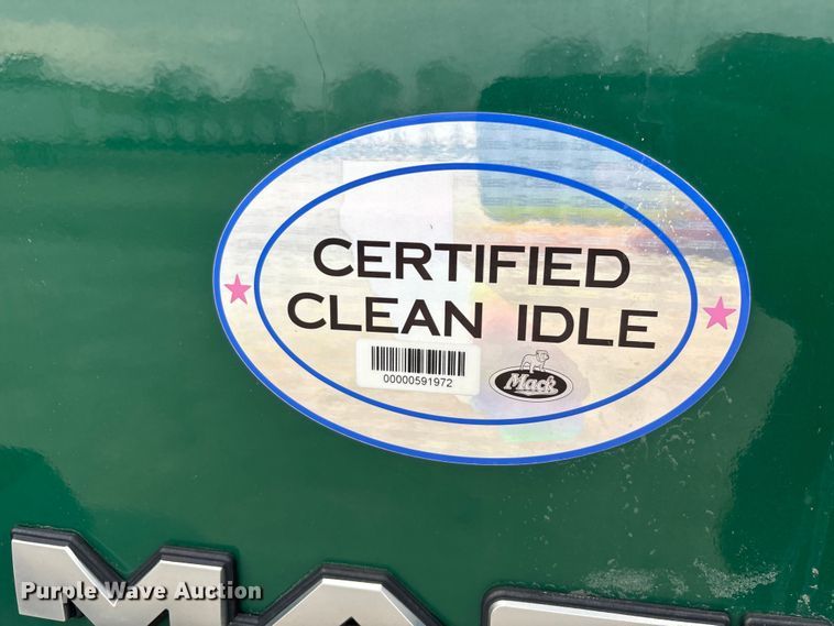 image for item FG1050 2016 Mack CXU613 semi truck