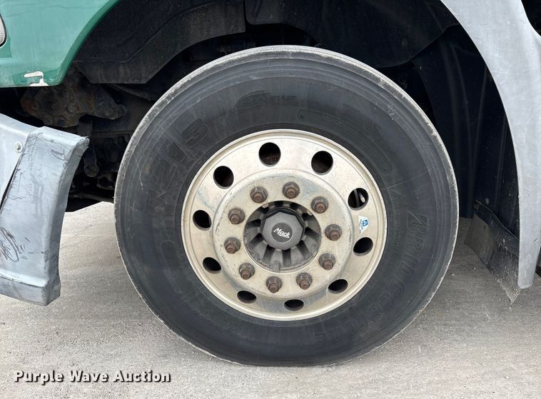 image for item FG1050 2016 Mack CXU613 semi truck