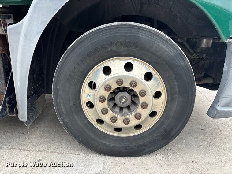 image for item FG1050 2016 Mack CXU613 semi truck