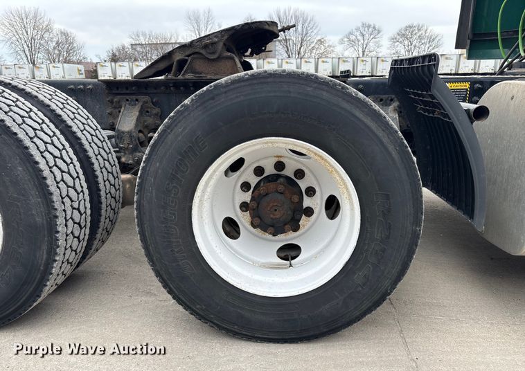 image for item FG1050 2016 Mack CXU613 semi truck