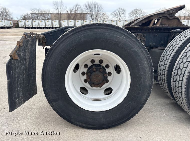 image for item FG1050 2016 Mack CXU613 semi truck