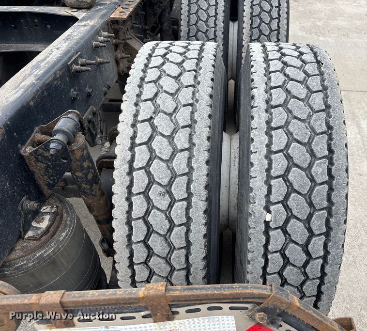 image for item FG1050 2016 Mack CXU613 semi truck