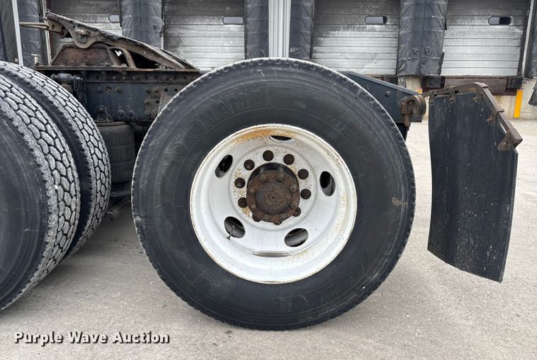 image for item FG1050 2016 Mack CXU613 semi truck