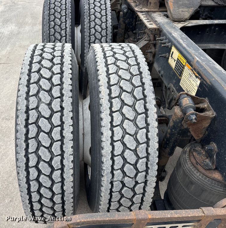 image for item FG1050 2016 Mack CXU613 semi truck