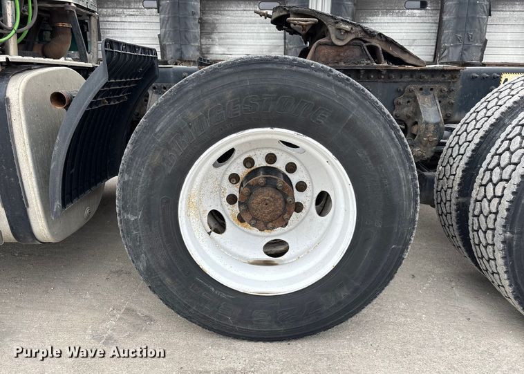 image for item FG1050 2016 Mack CXU613 semi truck