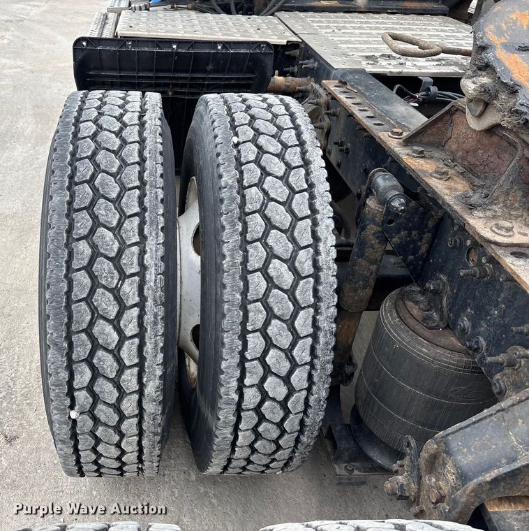 image for item FG1050 2016 Mack CXU613 semi truck