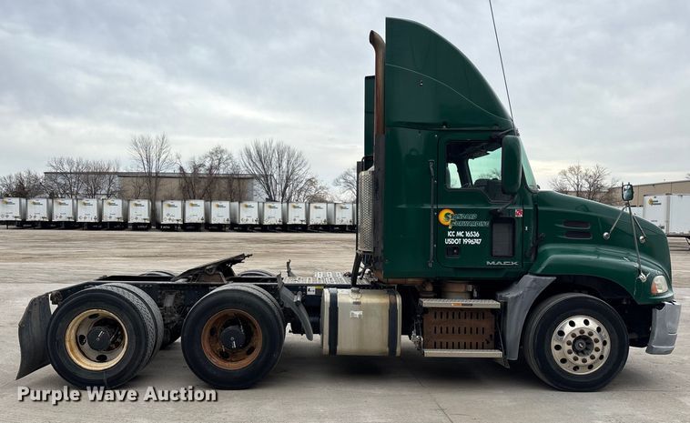 image for item FG1051 2016 Mack CXU613 semi truck