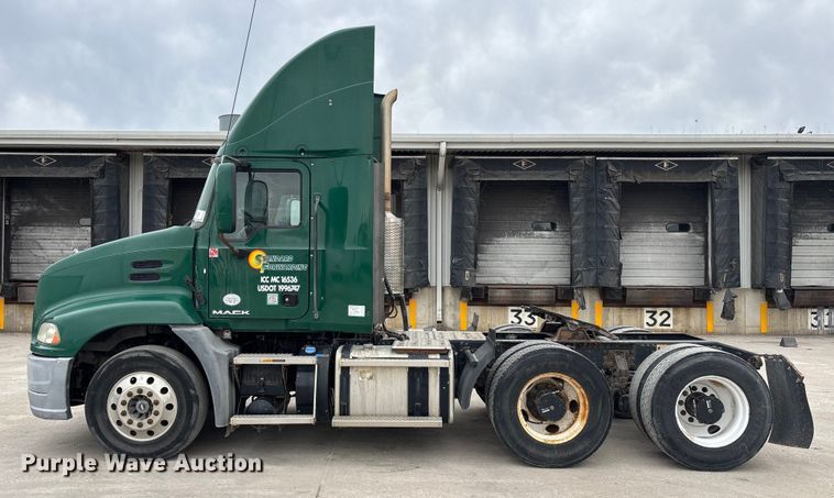 image for item FG1051 2016 Mack CXU613 semi truck