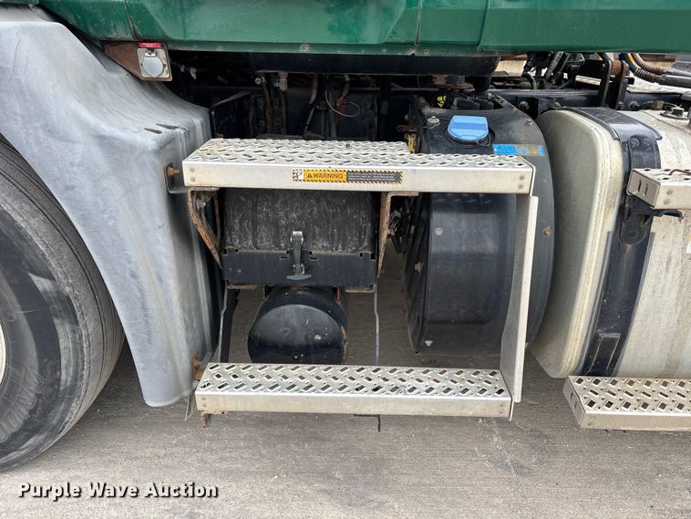 image for item FG1051 2016 Mack CXU613 semi truck