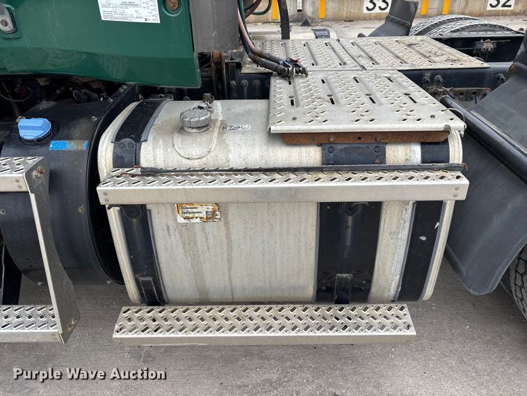 image for item FG1051 2016 Mack CXU613 semi truck