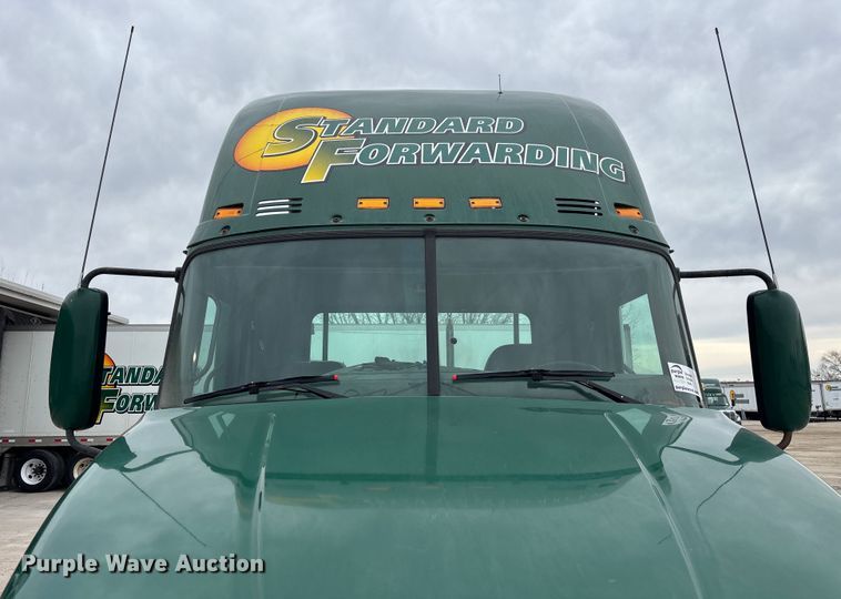 image for item FG1051 2016 Mack CXU613 semi truck