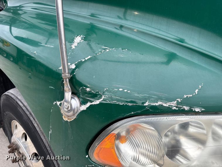 image for item FG1051 2016 Mack CXU613 semi truck