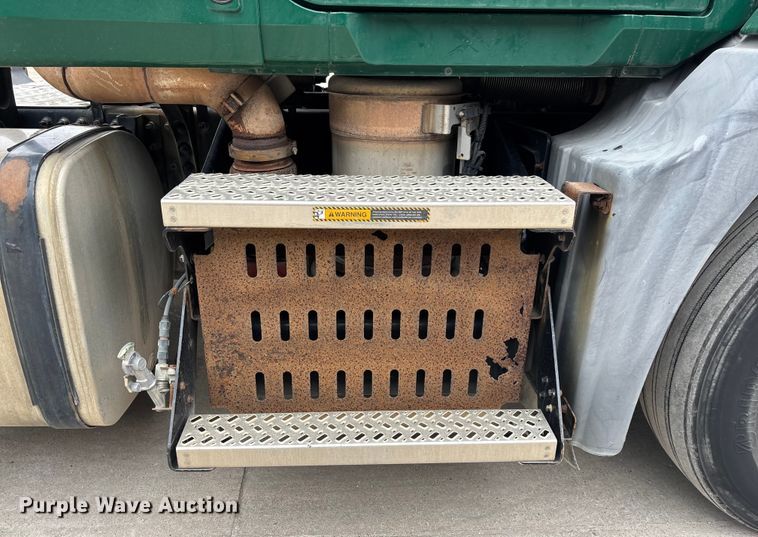 image for item FG1051 2016 Mack CXU613 semi truck