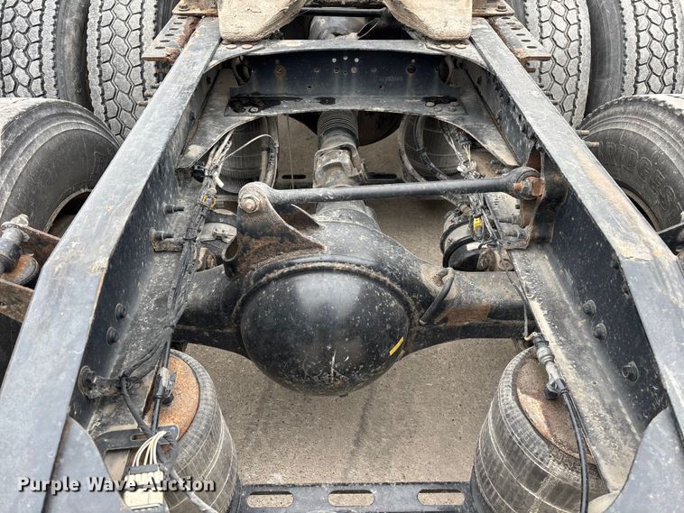 image for item FG1051 2016 Mack CXU613 semi truck