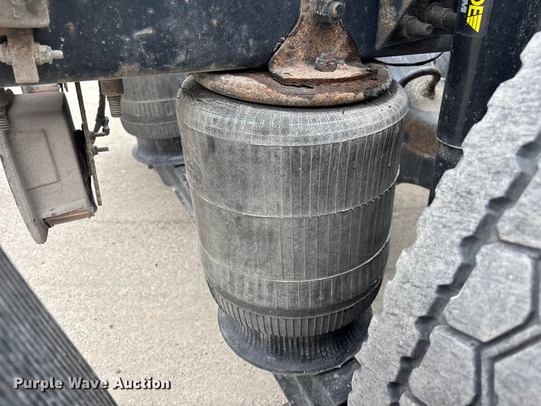 image for item FG1051 2016 Mack CXU613 semi truck