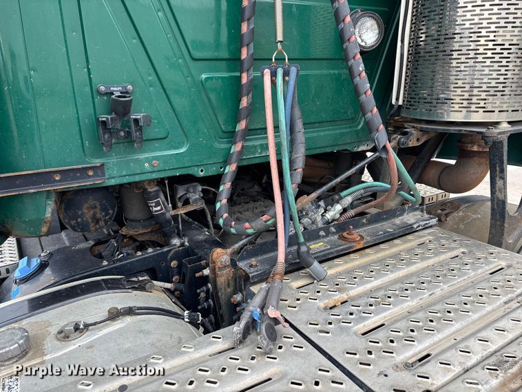 image for item FG1051 2016 Mack CXU613 semi truck