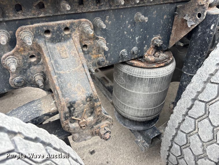 image for item FG1051 2016 Mack CXU613 semi truck