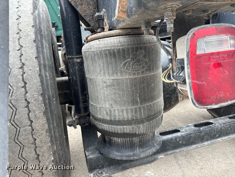 image for item FG1051 2016 Mack CXU613 semi truck