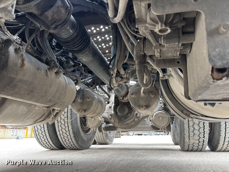 image for item FG1051 2016 Mack CXU613 semi truck