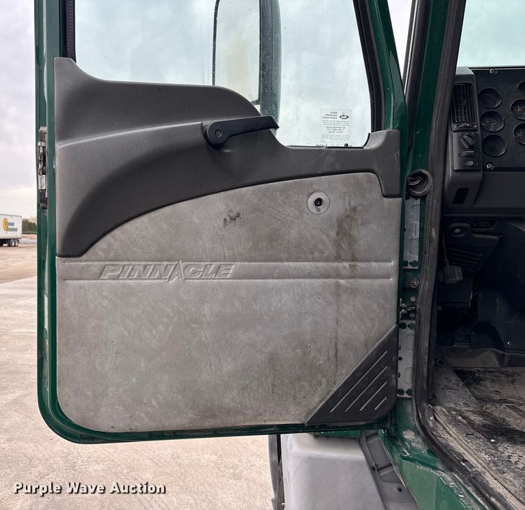 image for item FG1051 2016 Mack CXU613 semi truck