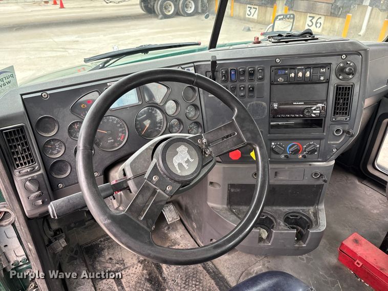 image for item FG1051 2016 Mack CXU613 semi truck