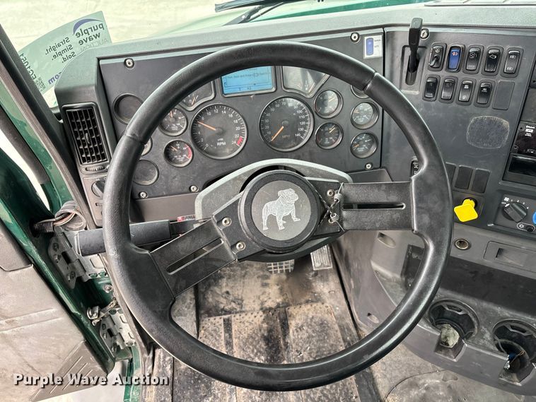 image for item FG1051 2016 Mack CXU613 semi truck