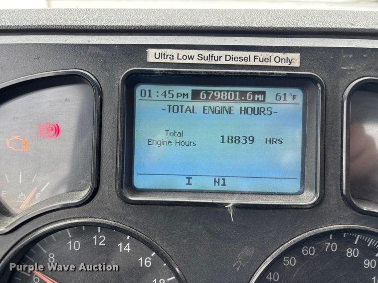 image for item FG1051 2016 Mack CXU613 semi truck