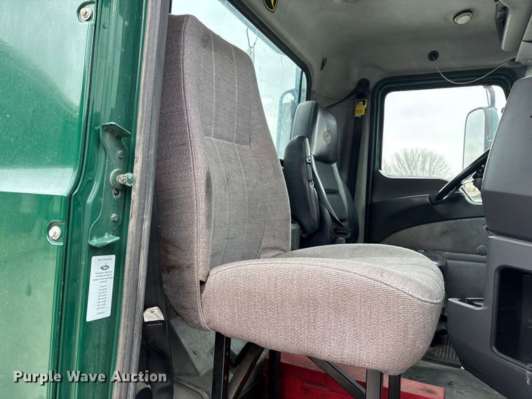 image for item FG1051 2016 Mack CXU613 semi truck