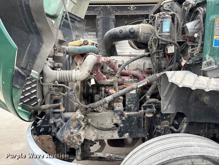 image for item FG1051 2016 Mack CXU613 semi truck