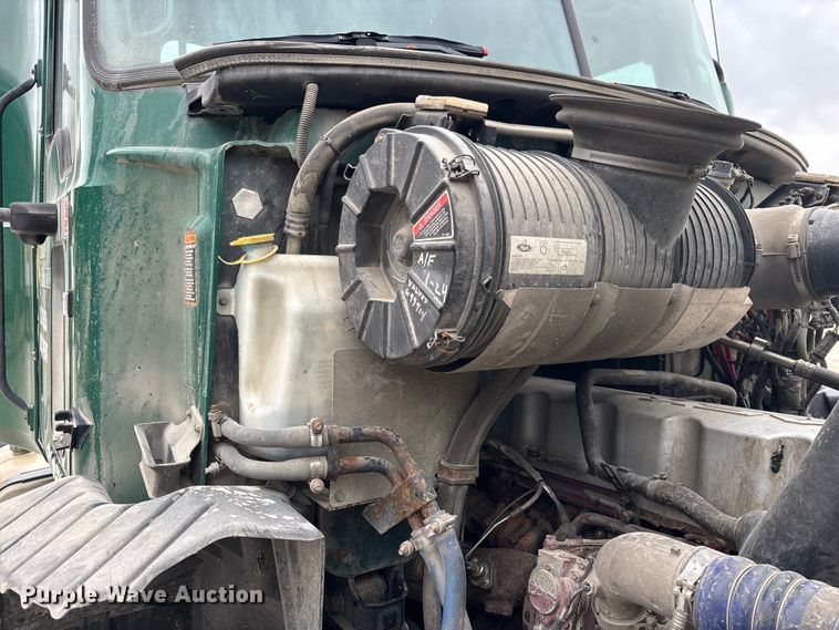 image for item FG1051 2016 Mack CXU613 semi truck